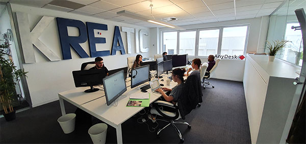 Équipe KREATIC travaillant sur un projet de création de site internet à Roncq